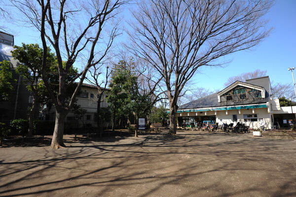 「森の公園」は、約500m（徒歩6分）。