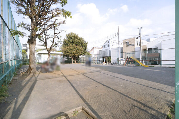 用賀五条通り公園　現地より約120m