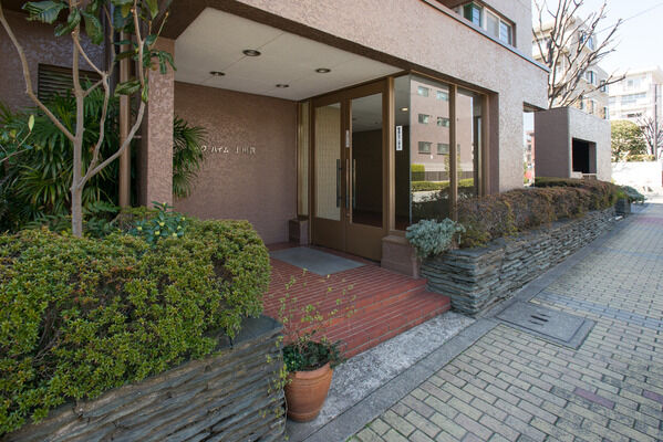 敷地内には公園も配し、人々の憩いの場として活用されています。