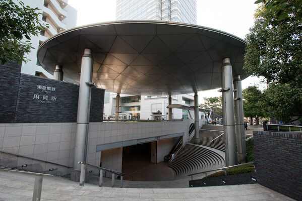 東急田園都市線「用賀駅」までは、約880m（徒歩11分）。