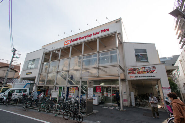 生活用品がそろうOKストアがある「中町通商店街」まで約880m（徒歩11分）。