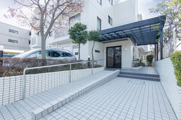 オートロックシステムを採用するなどセキュリティも考慮しています。