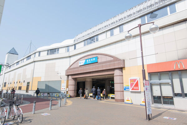 小田急電鉄小田原線「喜多見」駅は、徒歩5分。