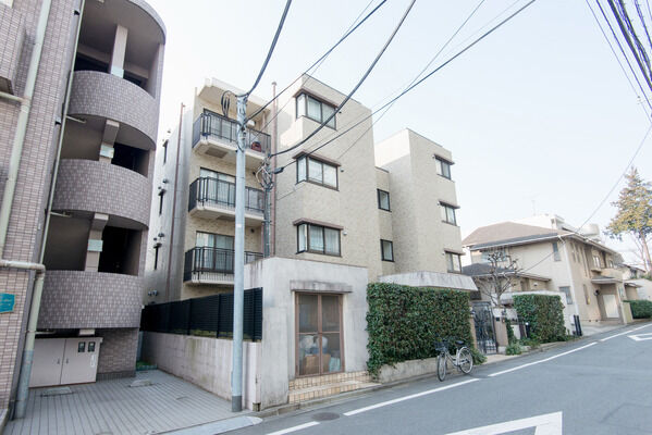 【パークハイム祖師谷大蔵】環八通りから少し入った、落ち着きのある住環境です。		