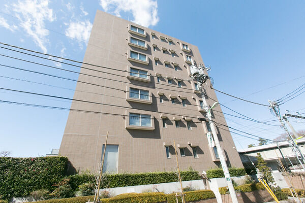 【パークハイム経堂4丁目】地上8階地下1階建て。スマートなフォルムが品格を醸し出します。 【パークハイム経堂4丁目】地上8階地下1階建て。スマートなフォルムが品格を醸し出します。