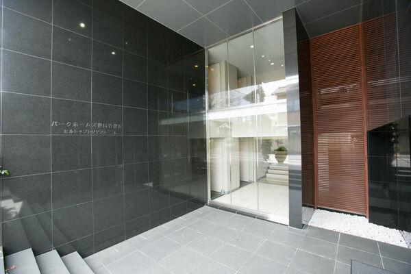 ナチュラルな空間の心地良さをシンプルにまとめたエントランス。		