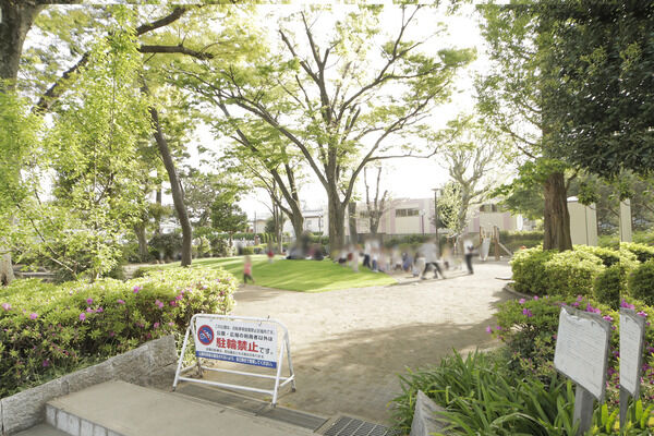 世田谷区立世田谷新町公園　現地より約180m