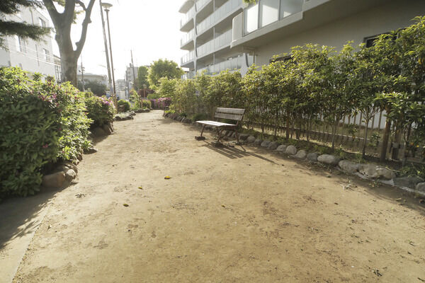 桜新町二丁目緑地　現地より約20m