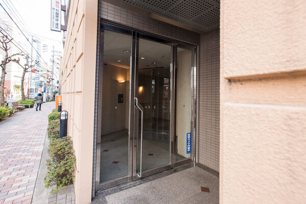 エントランスは、安心なオートロックシステム。		