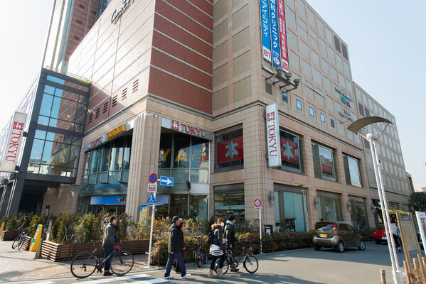 「三軒茶屋とうきゅう」は、約750m（徒歩10分）。	