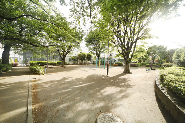 区立新町南公園　現地より約130m