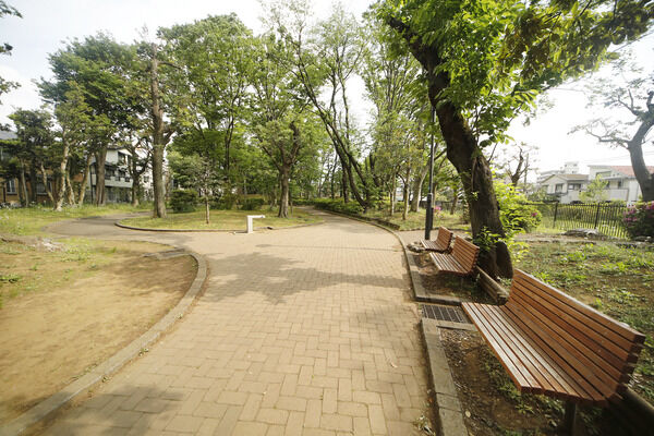 世田谷区立駒沢緑泉公園　現地より約600m