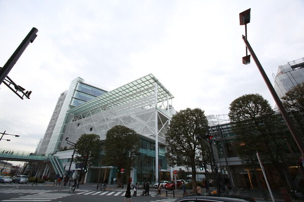 「玉川高島屋ショッピングセンター」は約660m（徒歩9分）。		