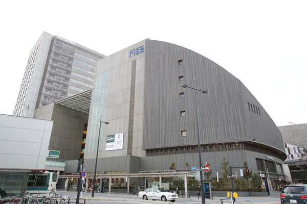 「二子玉川ライズ」は、約400m（徒歩5分）。