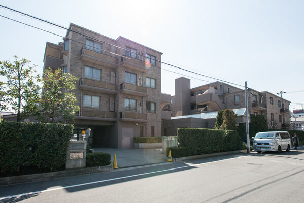 【パークハイム用賀の杜】イタリア建築のダイナミズムを受け継ぎ、環境調和を実現した格調高いフォルム。 【パークハイム用賀の杜】イタリア建築のダイナミズムを受け継ぎ、環境調和を実現した格調高いフォルム。