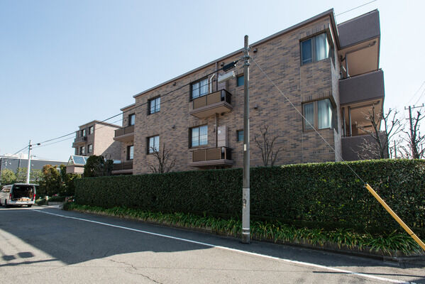 【パークハイム用賀の杜】イタリア建築のダイナミズムを受け継ぎ、環境調和を実現した格調高いフォルム。 【パークハイム用賀の杜】イタリア建築のダイナミズムを受け継ぎ、環境調和を実現した格調高いフォルム。