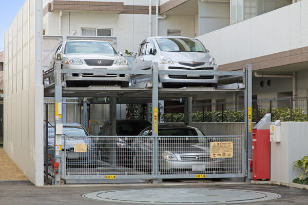 入出庫がスムーズな機械式自動車専用駐車場には、11台収容可能。