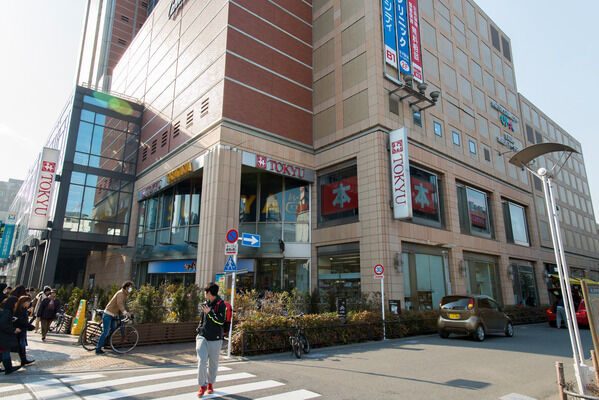 三軒茶屋「キャロットタワー」は、約1,200m（徒歩15分）。