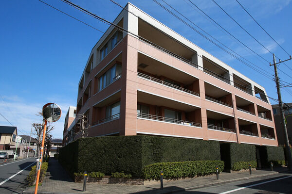 【パークホームズ桜新町ガーデンズコート】良好な住環境を保つ第一種低層住居専用地域に建つガーデンズコート。