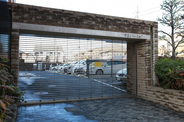 34台収容の駐車場入口。