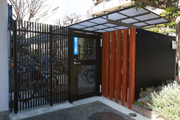 自転車置き場はセキュリティーにも配慮しています。