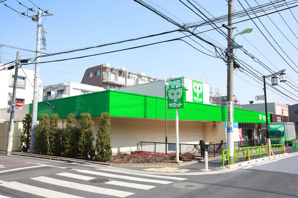 「サミット松陰神社前店」は、約900m（徒歩11分）。