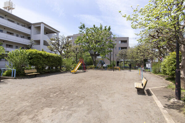 弦巻三丁目公園　現地より約100m