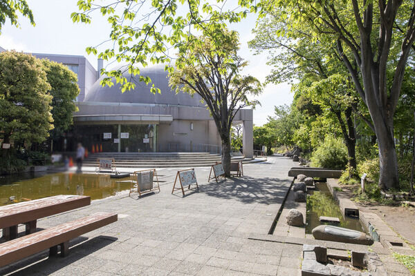 世田谷区教育会館　現地より約100ｍ