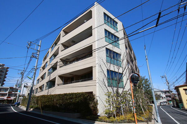 【パークホームズ弦巻Bellir】気品と優しさに包まれた佇まいが、落ち着いた街並みに映えます。 【パークホームズ弦巻Bellir】気品と優しさに包まれた佇まいが、落ち着いた街並みに映えます。