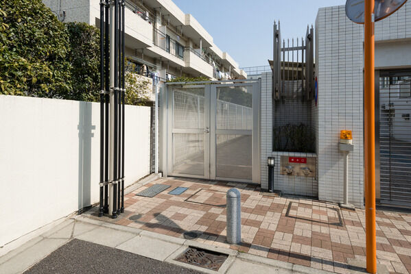 96台収容の駐輪場入口。