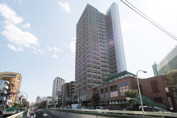 【ヴィルヌーブタワー駒沢】低層部・中層部・高層部の色調に変化をもたせ、格子状を基調とした端正な外観。 【ヴィルヌーブタワー駒沢】低層部・中層部・高層部の色調に変化をもたせ、格子状を基調とした端正な外観。