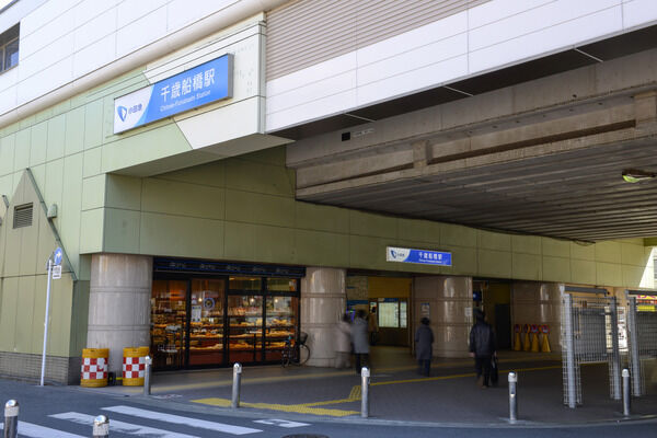 小田急電鉄小田原線「千歳船橋」駅まで徒歩9分。