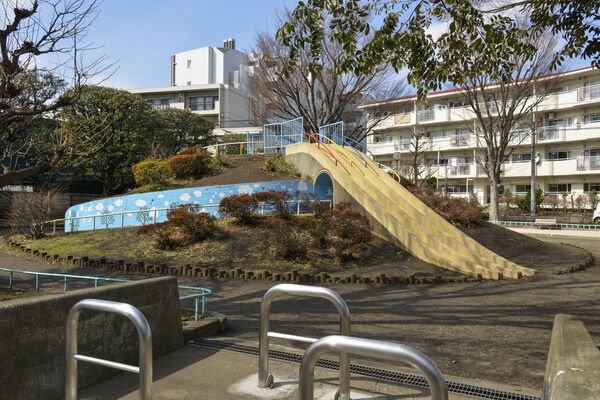 緑濃い世田谷区。4つの大型公園のほぼ中間に位置しています。