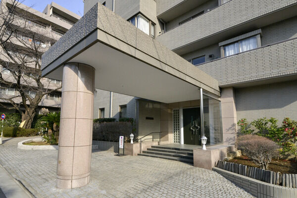 【パークハイム世田谷船橋】広い車寄せで居住者、来訪者を迎え入れます。 【パークハイム世田谷船橋】広い車寄せで居住者、来訪者を迎え入れます。
