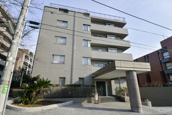 【パークハイム世田谷船橋】採光性、通風性に優れた開口部を多く取り入れた設計。 【パークハイム世田谷船橋】採光性、通風性に優れた開口部を多く取り入れた設計。