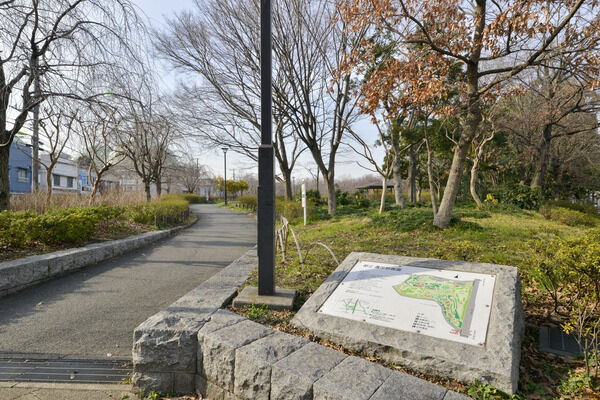 「蘆花恒春園」までは、約1,040m（徒歩13分）。