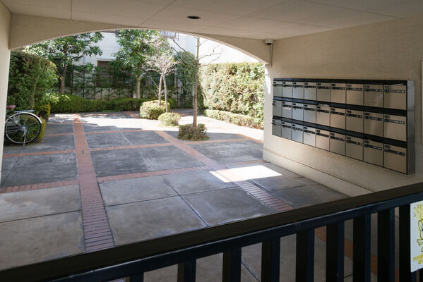 敷地中央に設けた中庭が、住空間に広がりをもたらします。