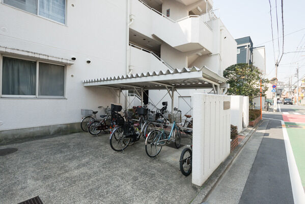 屋根付きの自転車置き場を設置。アクティブな生活を応援します		