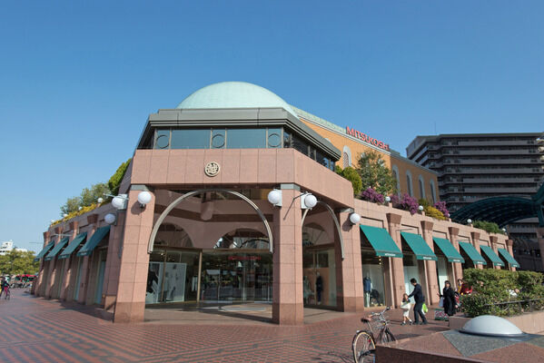 「恵比寿三越」まで約570m（徒歩8分）。		