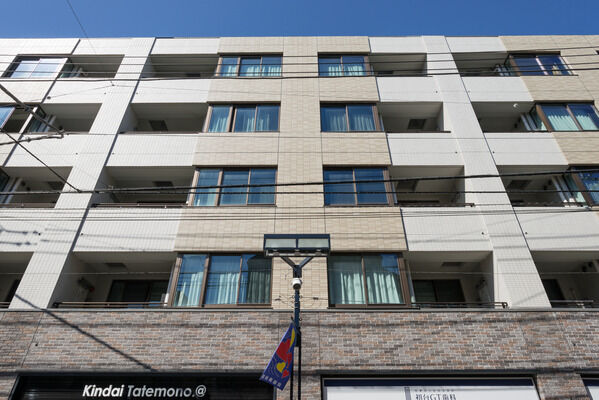 【パークリュクス初台】ホテルライクな内廊下設計。外部からの視線が気になりません。		