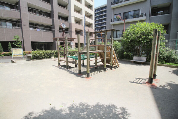 初台二丁目児童遊園地　現地より約150m