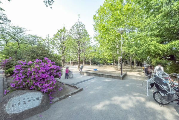 中野区立新井薬師公園　現地より約100m