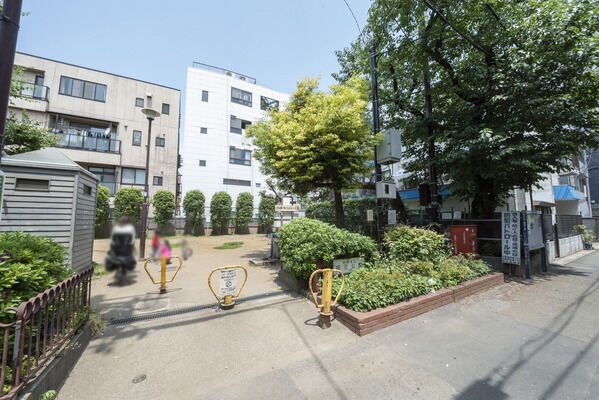 中野区立昭三公園　現地より約50m