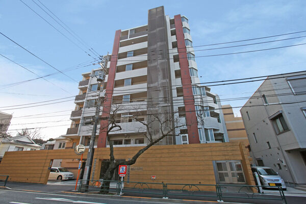 【パークホームズ中野哲学堂】全住戸のバルコニーには、スロップシンクを標準装備。