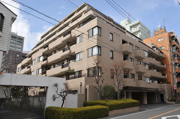 【パークハイム荻窪】住棟は南面向き、東面向きを中心に配置。採光と通風に考慮した設計です。		