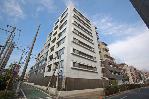 【パークホームズ杉並柿ノ木】角地に立地。高い開放感を感じる住まい。