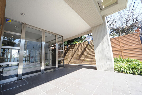 エントランスを抜けると、オーナーズガーデンが広がります。		