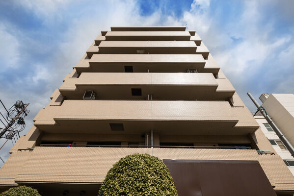 【高井戸東パークホームズ】1984年竣工。風格を感じさせる佇まいです。