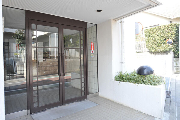 風格が漂う、エントランスは来訪者を上品にもてなしてくれます。		