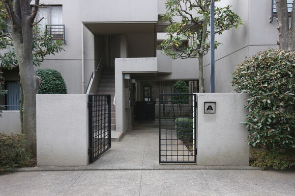 独立性を高める2住戸に1階段のゆとりある設計。		